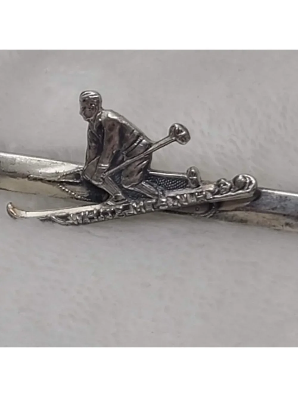 Vintage White Mountains NH Skier Brooch Silver Tone Travel Souvenir Ski Pin